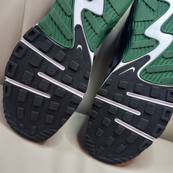 Nike Air Max Excee - Men's Size 10 (Black, Grey, Green & White) - Picture 9 of 16